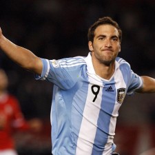 【足彩网】C罗对决人工智能守门员，屡次攻门受阻后，凭借洞察力攻破科技防线